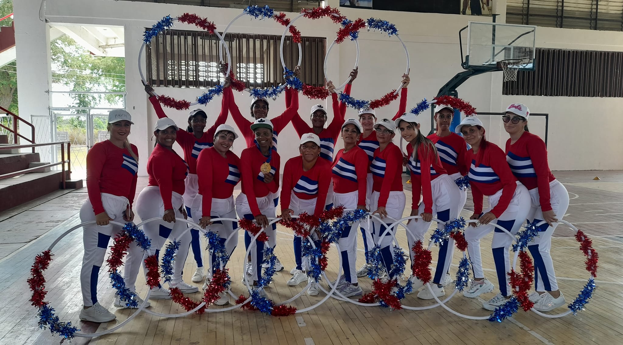 Mujeres caimanerenses se preparan para evento nacional de gimnasia