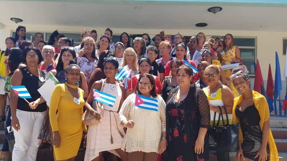 Analizan en Caimanera Programa para el Adelanto de las Mujeres en Cuba