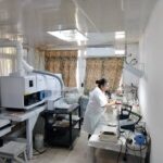Aniristas salineros documentan proceso para el secado de sal condimentada en minidosis