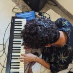 Amor de madre convertido en acordes musicales