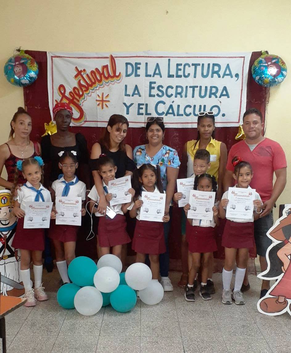 Celebra Seminternado en Caimanera Día Internacional del Idioma Español