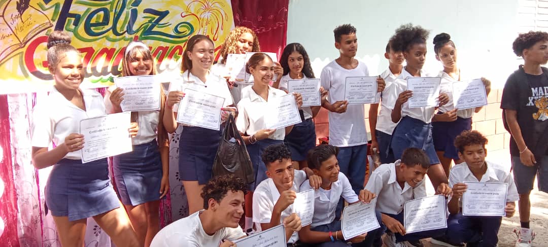 Destacan logros del  centro mixto Mártires de la Gloria de Cayamo