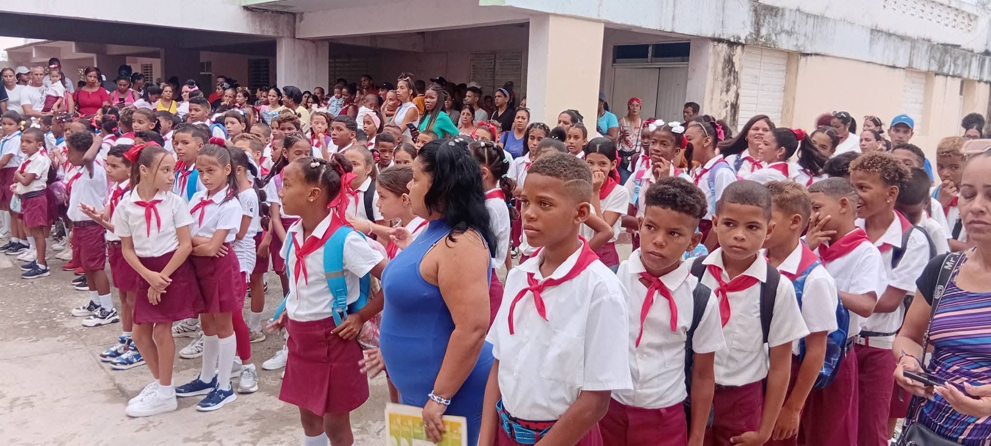 Caimanera abre las puertas al nuevo curso escolar